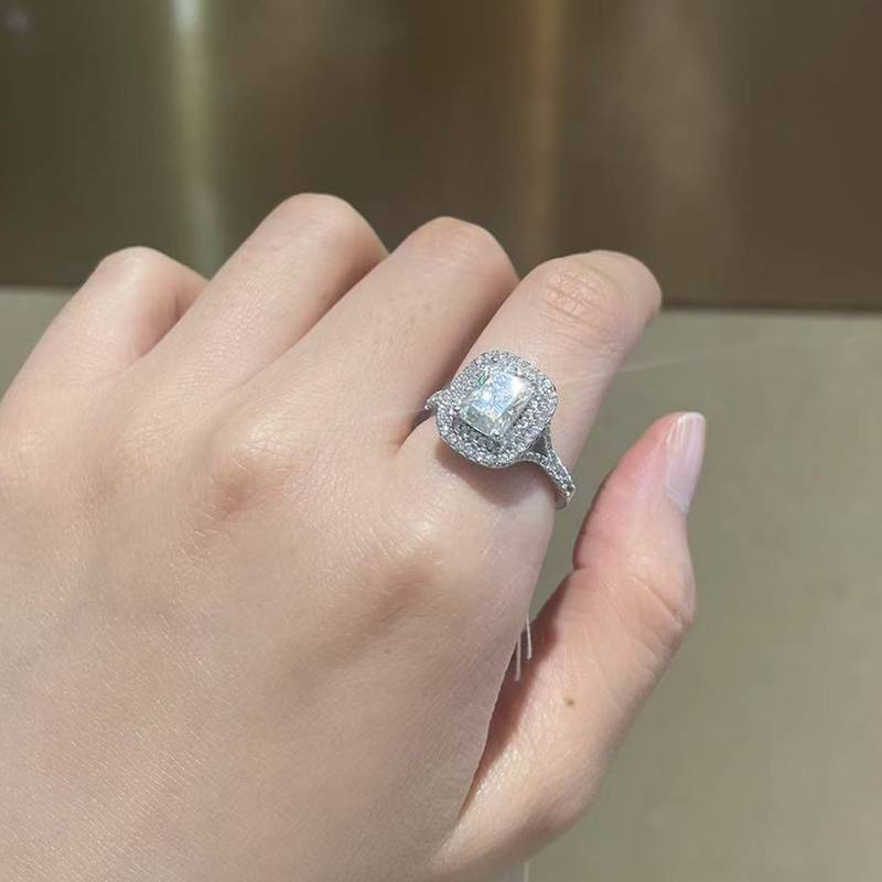 轻奢祖母绿切割女戒S925银镀白金定制选款主石莫桑钻1.0ct/副石高碳钻